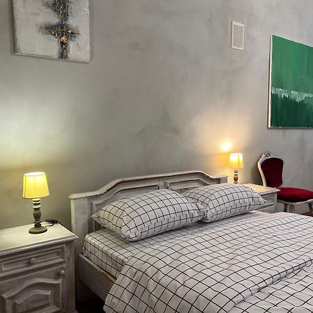 Loft-Style Apt On Virmenska Str Lviv Bagian luar foto
