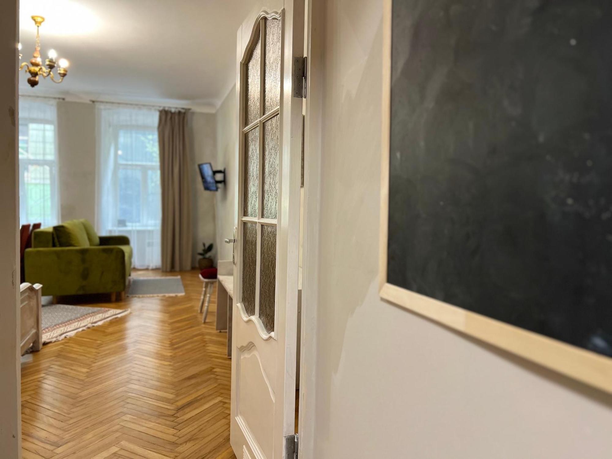 Loft-Style Apt On Virmenska Str Lviv Bagian luar foto